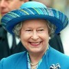 Queen presented with garland when meeting soldiers